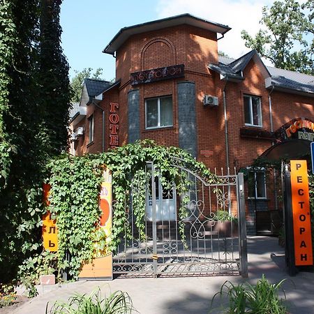 Hotel Gostynnyi Dvir Bucha Exterior foto