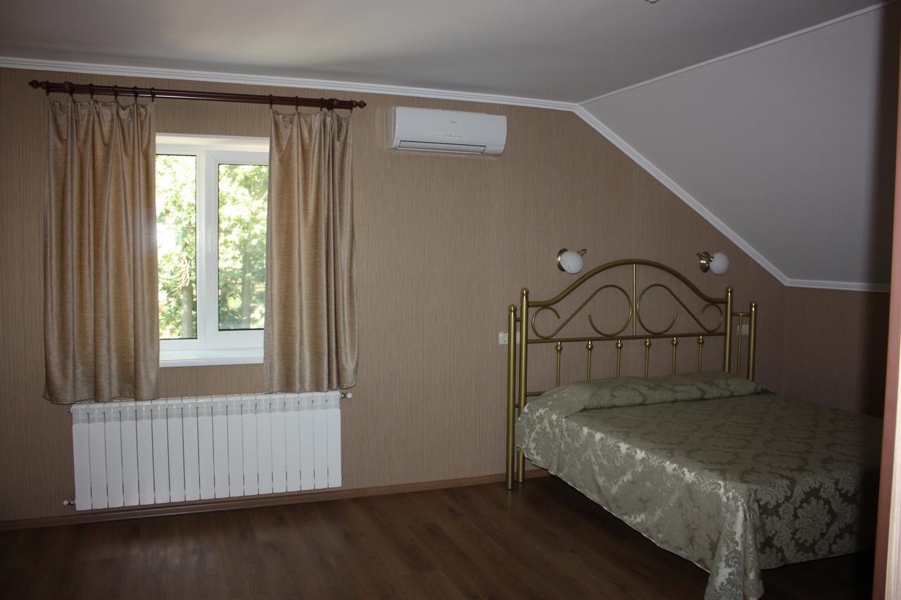 Hotel Gostynnyi Dvir Bucha Exterior foto